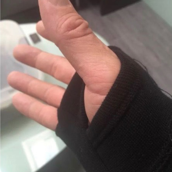 20 Jeans light weight Hoody. Nice comfy lightweight breathable yet warm . - Picture 3 of 3